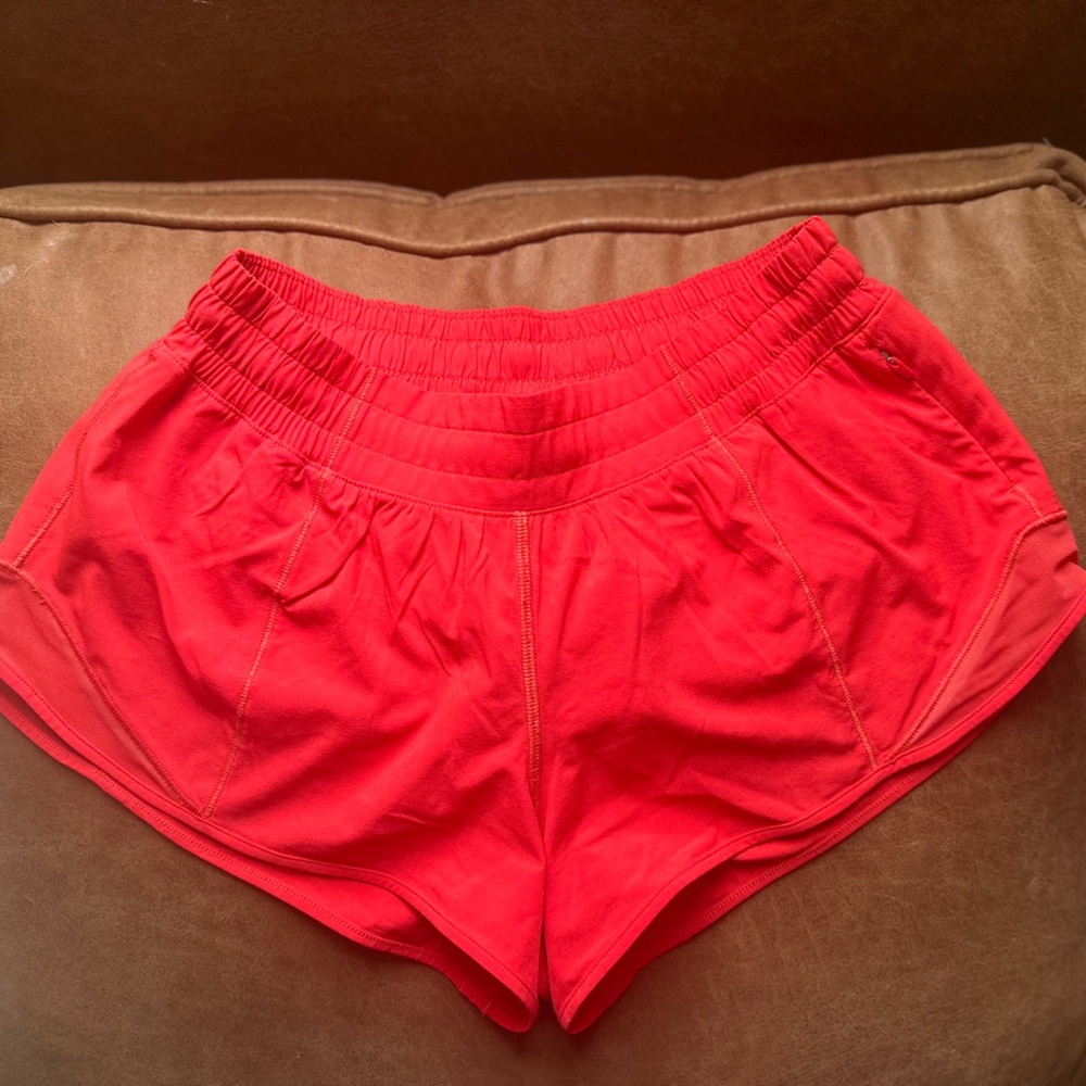 Lululemon Hotty Hot Low Rise Shorts Sz 6 inseam 2.5 Red